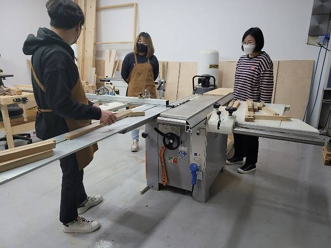 열린 제작실. 경남도청 제공