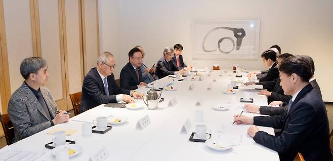 복지장관과의 간담회에는 김영태 서울대병원장과 남우동 강원대병원장, 양동헌 경북대병원장, 안성기 경상국립대병원장, 정성운 부산대병원장, 윤경철 전남대병원 진료부원장(대리참석), 유희철 전북대병원장, 최국명 제주대병원장, 조강희 충남대병원장, 최영석 충북대병원장이 참석했다. 복지부 제공