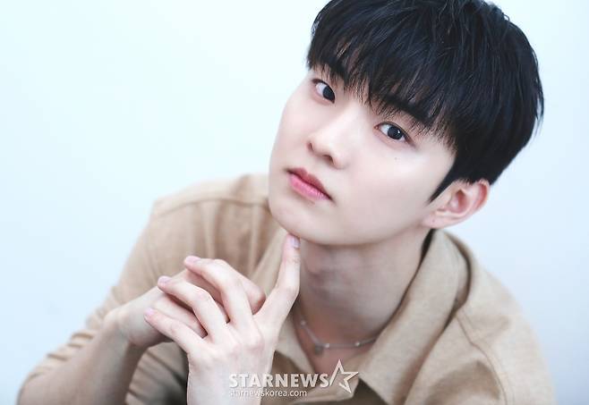 '큐티 보이' 더보이즈 큐, 더비 심쿵[★화보]