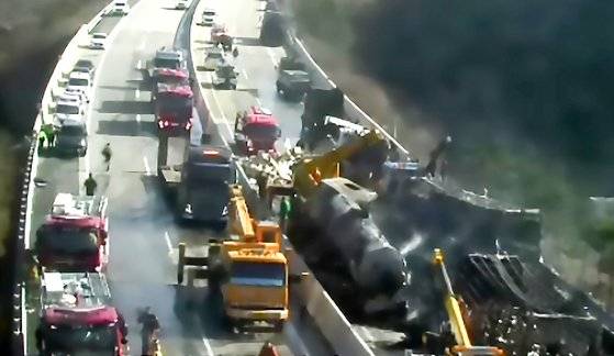 &nbsp;2019년 도로 결빙으로 인한 다중추돌 사고/참고사진