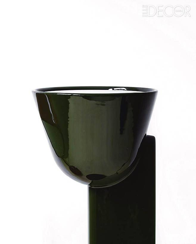 레드 · 그린 · 블루 컬러의 유약에서 오는 컬러의 깊이감 역시 아름답다.