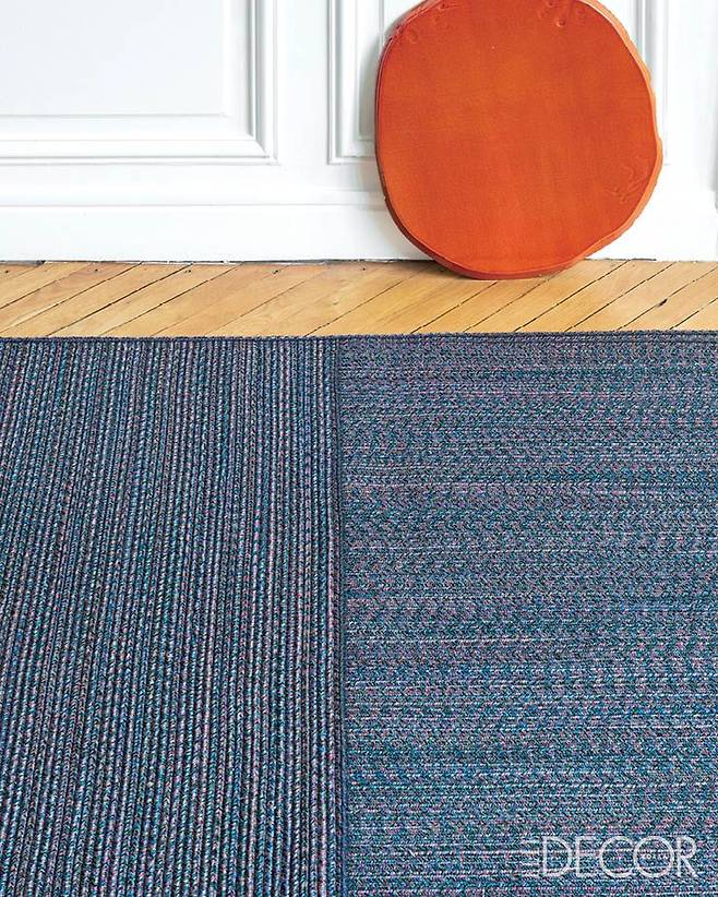크바드랏(Kvadrat)을 위해 실을 꼬아서 만든 로프를 이용해 디자인한 러그 컬렉션 ‘코드(Corde)’.