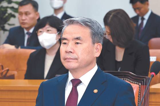 Former Defense Minister Lee Jong-sup, recently appointed as ambassador to Australia, takes part in a meeting at the National Assembly in Yeouido, western Seoul, on Sept. 18, 2023. [NEWS1]