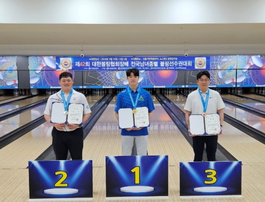 울주군청 볼링팀 오진원 선수가 지난 14일부터 20일까지 강원도 강릉국민체육센터 볼링경기장에서 열린 ‘제42회 대한볼링협회장배 전국남녀종별볼링선수권대회’에서 개인전 금메달을 획득했다.