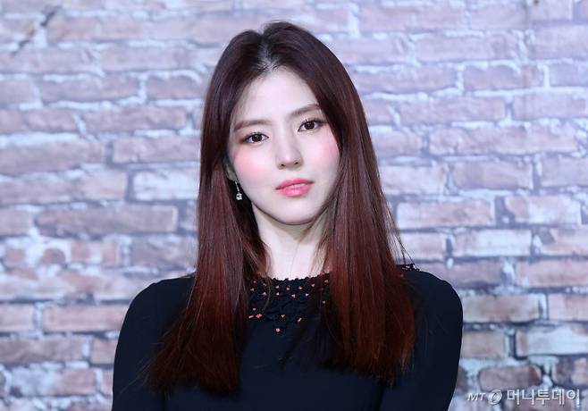 배우 한소희가 NH농협은행에 이어 롯데칠성과 광고 계약도 갱신하지 않고 종료했다. /사진=뉴시스