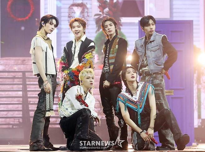 그룹 보이넥스트도어가 14일 필리핀 아레나에서 열린 '2023 아시아 아티스트 어워즈 인 필리핀'(2023 Asia Artist Awards IN THE PHILIPPINES, 이하 '2023 AAA')에서 멋진 무대를 선보이고 있다.  '2023 AAA'는 스타뉴스가 주최하고 Asia Artist Awards 조직위원회, TONZ 엔터테인먼트, PULP Live World가 공동 주관한다. 그룹 아이브(IVE) 장원영, 가수 강다니엘, 그룹 제로베이스원 성한빈이 MC를 맡았다. /사진=김창현