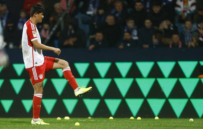 최근 바이에른 뮌헨에서 에릭 다이어에 밀려 벤치에 자리하는 시간이 길어지고 있는 김민재에 대한 관심이 쏟아지고 있다. 김민재의 실력과 기량에 큰 관심을 가진 유럽 빅클럽들이 그의 영입 가능성을 검토 중이다. 맨체스터 유나이티드가 먼저 이름을 올린 가운데, 이탈리아에서는 인터밀란이 관심을 보인다는 소식이 전해지며 한 시즌 만에 세리에A 복귀 가능성까지 등장했다. 로이터연합뉴스