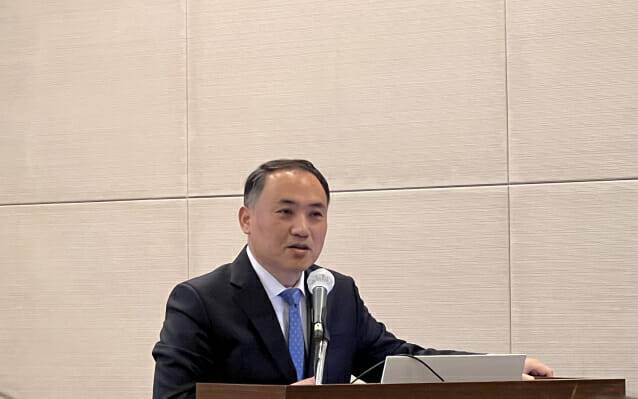 정연승 교수가 인기협 주최 중국 이커머스 공습, 소비자 및 소상공인 보호방안 세미나에서 발제를 하고 있다.