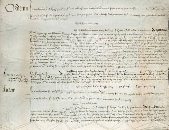 스코틀랜드 국왕 제임스 4세가 ‘존 코’ 수사에게 8볼(고대 측정 단위)의 맥아로 위스키를 만들라고 지시한 문건. /위키피디아