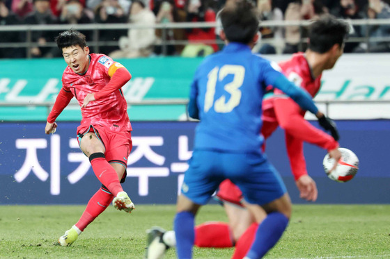 Korea's Son Heung-min, left, shoots during a 2026 World Cup qualifier against Thailand at Seoul World Cup Stadium in western Seoul on Thursday. [NEWS1]