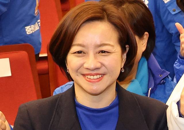 지난 20일 국회에서 열린 더불어민주당 서울시당 선거대책위원회 출범식에서 조수진 후보가 이재명 대표와 류삼영 후보 등과 기념촬영을 하고 있다. 연합뉴스