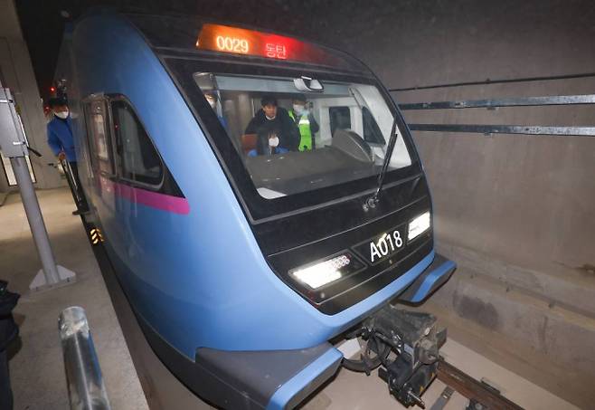 국토부가 이달 말 GTX-A 수서-동탄 구간 개통을 앞두고 다양한 이용 정보를 공개했다. 사진은 영업 시운전 중인 GTX-A. /사진=뉴시스