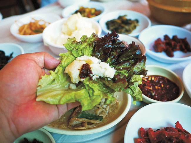 ‘송천휴게소’의 감자 쌈.