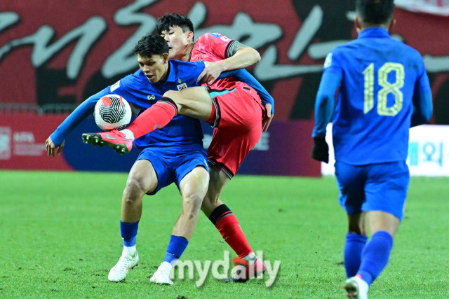 임시감독이 이끄는 대한민국은 피파랭킹22위, 태국은101위다. 역대전적은 30승 7무 8패로 한국이 확실한 우위를 점하고있다.