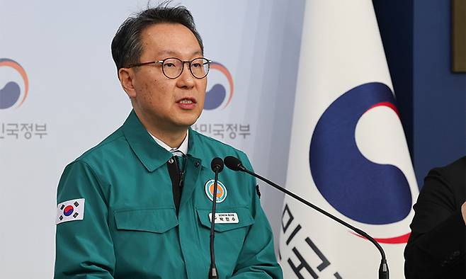 박민수 중앙사고수습본부 부본부장(보건복지부 제2차관)이 21일 서울 종로구 정부서울청사 별관에서 의사 집단행동 중앙사고수습본부 브리핑을 하고 있다. 뉴스1