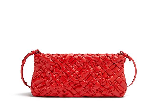 보테가 베네타가 2024 여름 컬렉션에서 새롭게 선보인 칼리메로 차차(Kalimero Cha-Cha)백. /보테가 베네타 제공