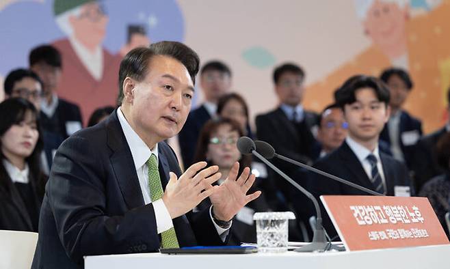 21일 강원 원주 건강보험심사평가원에서 열린 '국민과 함께하는 민생토론회-스물두 번째, 건강하고 행복한 노후'에 참석해 발언하고 있다. 대통령실 제공