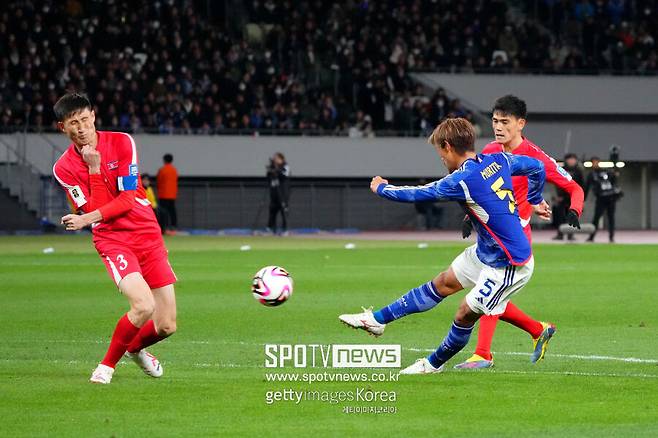 ▲ 북한축구협회가 2026 북중미 월드컵 아시아지역 2차 예선 B조 조별리그 4차전 일본과 홈경기를 26일 평양에서 개최하기 어렵다는 의사를 갑작스럽게 표명했다. 21일 도쿄에서 열린 3차전에서는 일본이 북한을 1-0으로 제압했다.