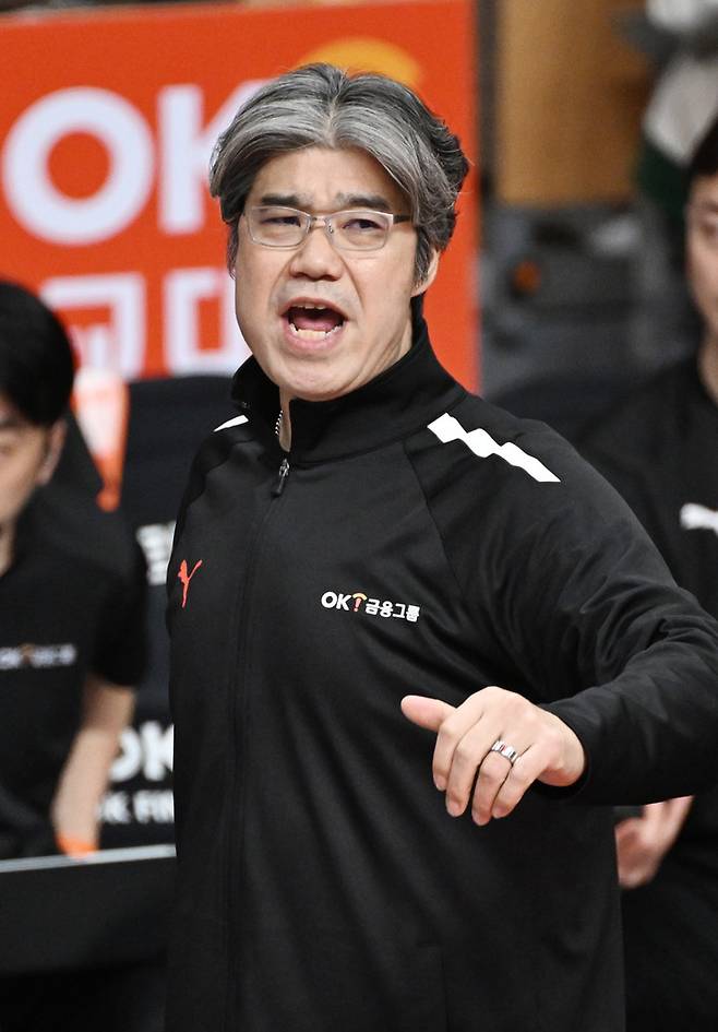 OK금융그룹 오기노 마사지 감독, KOVO