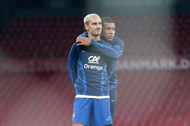 사진=프랑스 축구 국가대표팀 공식 SNS, 그리즈만과 음바페