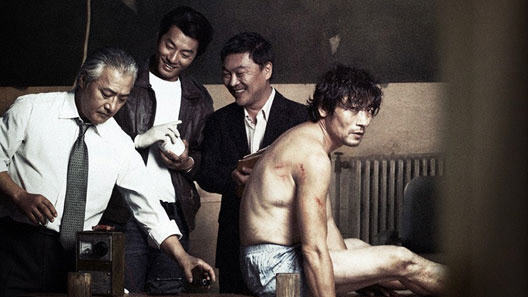 영화 <남영동1985>는 김근태가 1985년 9월 민청련 사건으로 구속된 후 남영동 대공분실에서 고문당했던 실화를 바탕으로 했다.