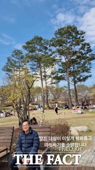 김동연 경기도지사는 24일 오후 자신의 인스타그램에 올린 글에서 "일요일 오후 오랜만에 집 근처 광교호수공원을 아내와 걸었다. 봄이 오는 소리가 들리는 듯했다"고 말했다./김동연 지사 인스타그램