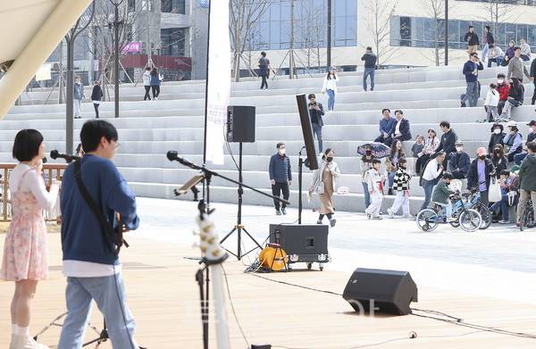 4월부터 시작되는 은계호수공원 버스킹[사진=시흥시]