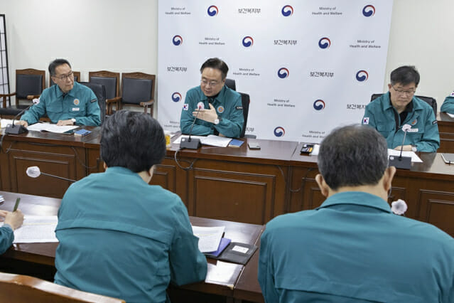 조규홍 장관이 24일 의사 집단행동 중앙사고수습본부 회의를 주재하고 있다(사진제공=보건복지부)