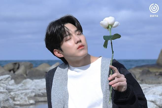 데이식스 도운. 데이식스 공식 트위터