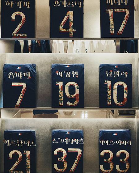 별도 제작된 폰트로 만든 PSG 선수의 유니폼. 오히려 한국을 찾은 외국인들이 더 좋아할 것 같다.