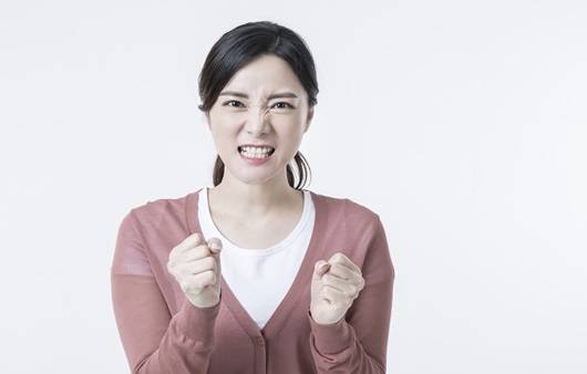 스트레스를 참다 보면 몸에 화가 쌓이면서 화병이 날 수 있다｜출처: 클립아트코리아