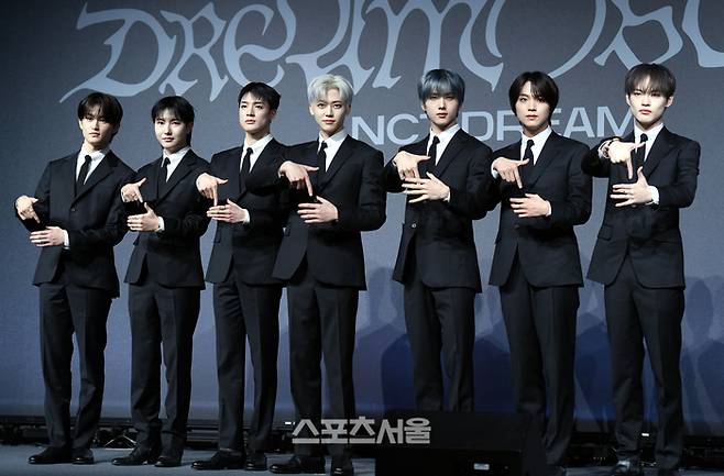 그룹 NCT 드림 마크, 런쥔, 제노, 재민, 지성, 해찬, 천러(왼쪽부터)가 25일 광진구 그랜드 워커힐 서울에서 열린 새 앨범 ‘드림 이스케이프’ 발매 기념 기자간담회에서 포토타임을 갖고 있다. 2024. 3. 25.최승섭기자 thunder@sportsseoul.com
