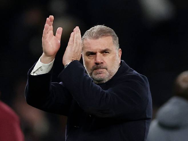 엔제 포스테코글루 감독을 향한 다른 빅클럽들의 관심이 커지고 있다. 맨체스터 유나이티드가 포스테코글루 감독을 차기 감독으로 고려하며 야심 찬 이적을 준비 중이라는 소식까지 전해졌다. 포스테코글루는 2023~2024시즌을 앞두고 토트넘을 맡아, 불과 한 시즌도 지나지 않은 시점에서 팀을 완벽히 바꾸며 엄청난 호평을 받고 있다. 로이터연합뉴스