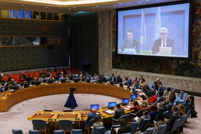 이스라엘·하마스 전쟁의 휴전을 요구하는 유엔 안전보장이사회(안보리) 결의안 표결을 앞두고 지난 19일 미국 뉴욕 유엔본부에서 안보리 회의가 열리고 있다. 뉴욕=EPA 연합뉴스