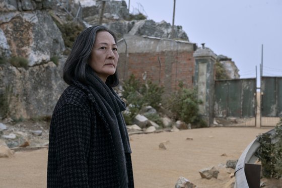 외계와 소통한 중국 과학자 예원제 역을 맡은 배우 로절린드 차오. 사진 넷플릭스