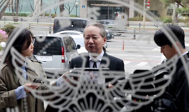 '전공의 집단사직 공모' 혐의를 받는 주수호 대한의사협회 비상대책위원회 언론홍보위원장이 25일 오전 서울 마포구 서울경찰청 공공범죄수사대에 출석했다./사진=뉴스1