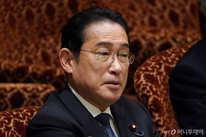 기시다 후미오 일본 총리가 25일 일본 도쿄에서 열린 참의원 예산위원회 회의에 참석하고 있다./AFPBBNews=뉴스1