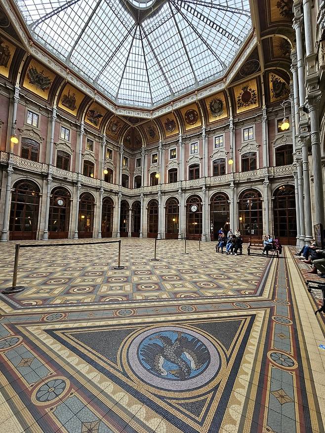 볼사궁전 중앙홀.