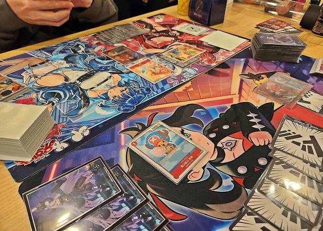 - 원피스 카드게임은 공격을 받은 쪽의 어드밴티지가 늘어나는 방식이다&nbsp;