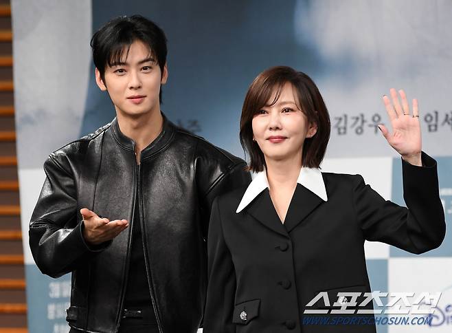 MBC 새 드라마 '원더풀 월드' 제작발표회가 29일 서울 마포구 상암동 MBC 골든마우스홀에서 열렸다. 배우 차은우, 김남주가 포토타임을 갖고 있다. 상암동=박재만 기자 pjm@sportschosun.com/2024.02.29/