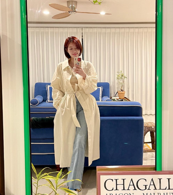 임수향 SNS /&nbsp;가장 기본 스타일이라고 할 수 있는 트렌치와 데님 조합