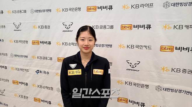 피겨 스케이팅 국가대표 이해인이 26일 인천국제공항을 통해 귀국한 뒤 취재진과 인터뷰하고 있다. 인천공항=김우중 기자