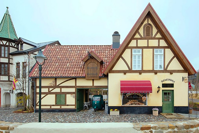 마녀의 계곡에서 볼 수 있는 구초키 빵집 /사진=지브리 파크 공식 홈페이지