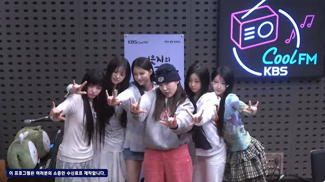 왼쪽부터 이로하 민주 윤아 이은지 원희 모카 (사진=KBS 쿨FM ‘이은지의 가요광장’ 캡처)