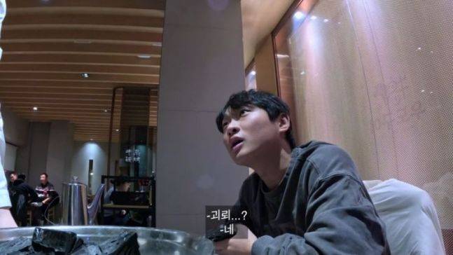 [서울=뉴시스] 한 유튜버는 식당에서 한 북한 출신 종업원과 대화를 나누다 '괴뢰'가 아니냐는 질문을 받았다 (사진=유튜브 채널 '레리꼬 LET IT GO’ 캡처 ) 2024.3.26. photo@newsis.com *재판매 및 DB 금지