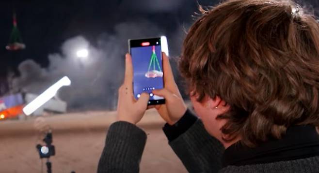 유튜버 미스터비스트(MrBeast·본명 지미 도널드슨)는 지난 17일 자신의 유튜브 채널에 올린 영상에서 삼성전자의 갤럭시S24 울트라 스마트폰을 소개했다.  *재판매 및 DB 금지