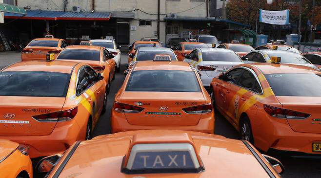 서울의 한 택시회사 차고지에 택시들이 주차돼 있다. (사진=연합뉴스)