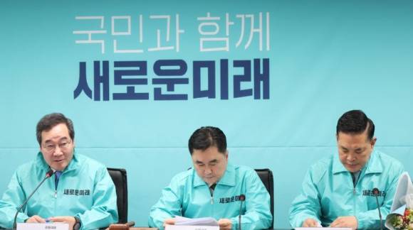 김종민 새로운미래 공동대표(가운데)가 지난달 28일 오전 서울 여의도 새로운미래 중앙당 당사에서 열린 책임위원회의에서 발언을 하고 있다. [사진=뉴시스]