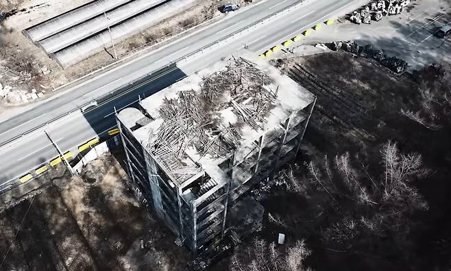 경기도 양평군 한 폐건물을 드론으로 촬영한 모습. [이건욱 PD]