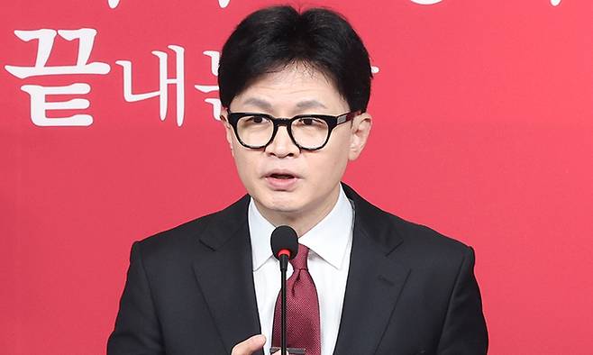 한동훈 국민의힘 비상대책위원장이&nbsp;27일 서울 여의도 중앙당사에서 열린 기자회견에서 "국회의 세종시 완전 이전을 약속한다"고 밝히고 있다. 뉴스1